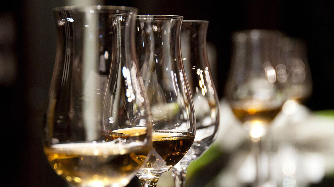 ochutnávka rumu a whiskey ochutnávka rumu a whiskey
